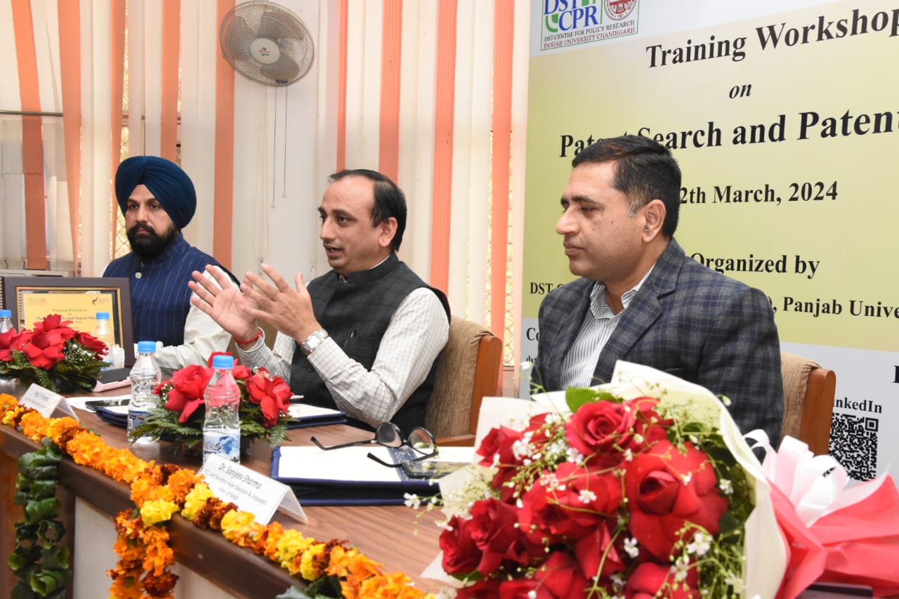 पंजाब विश्वविद्यालय, चंडीगढ़ में डीएसटी-सेंटर फॉर पॉलिसी रिसर्च (सीपीआर) ने मंगलवार, 12 मार्च, 2024 को "पेटेंट खोज और पेटेंट मिनिग" पर एक दिवसीय प्रशिक्षण कार्यशाला का आयोजन किया।